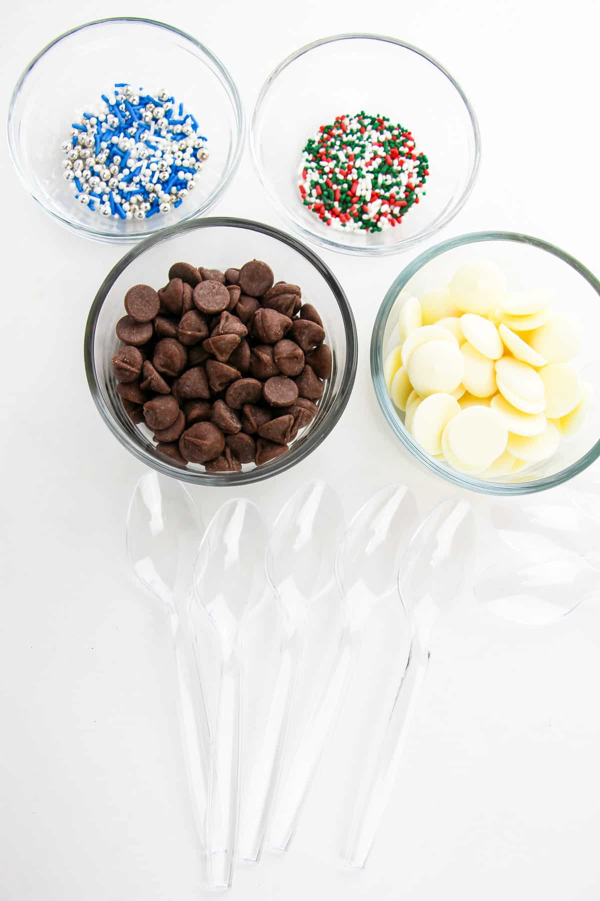 Ingredients to make hot cocoa spoons