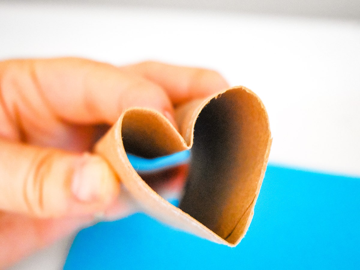 Toilet Paper Roll Heart Stamp {Heart Balloon Card} Kids Activity Zone