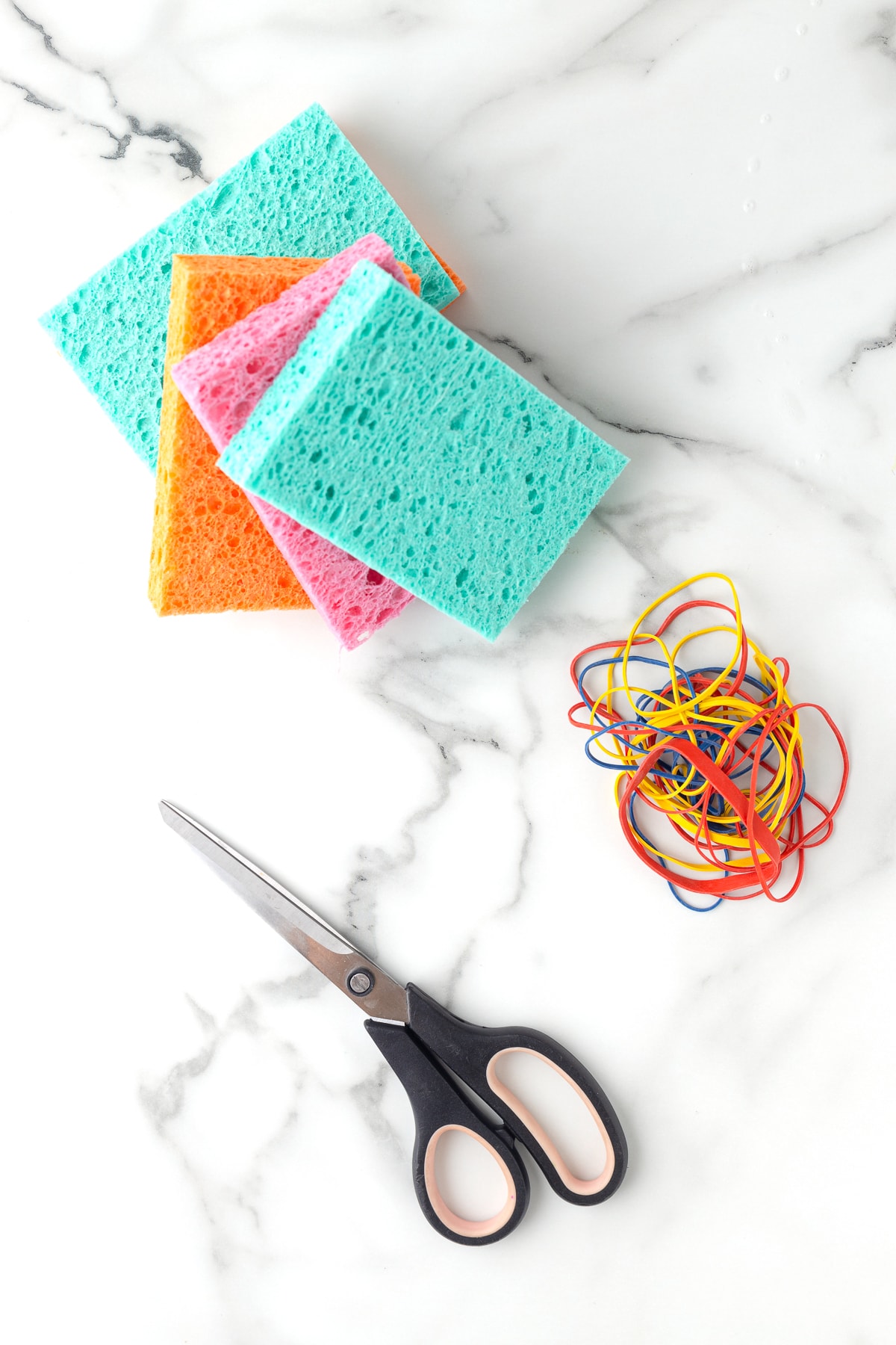 Supplies to make a sponge water bomb