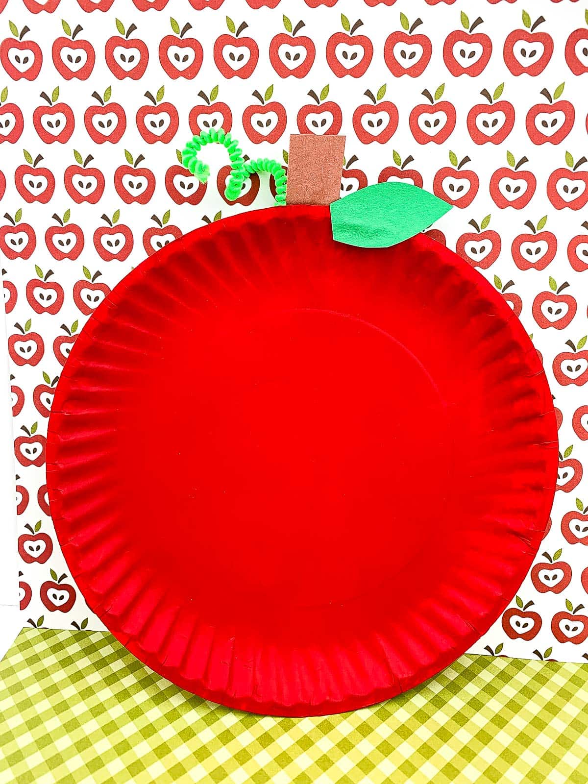 Finished Apple Paper Plate with apple background