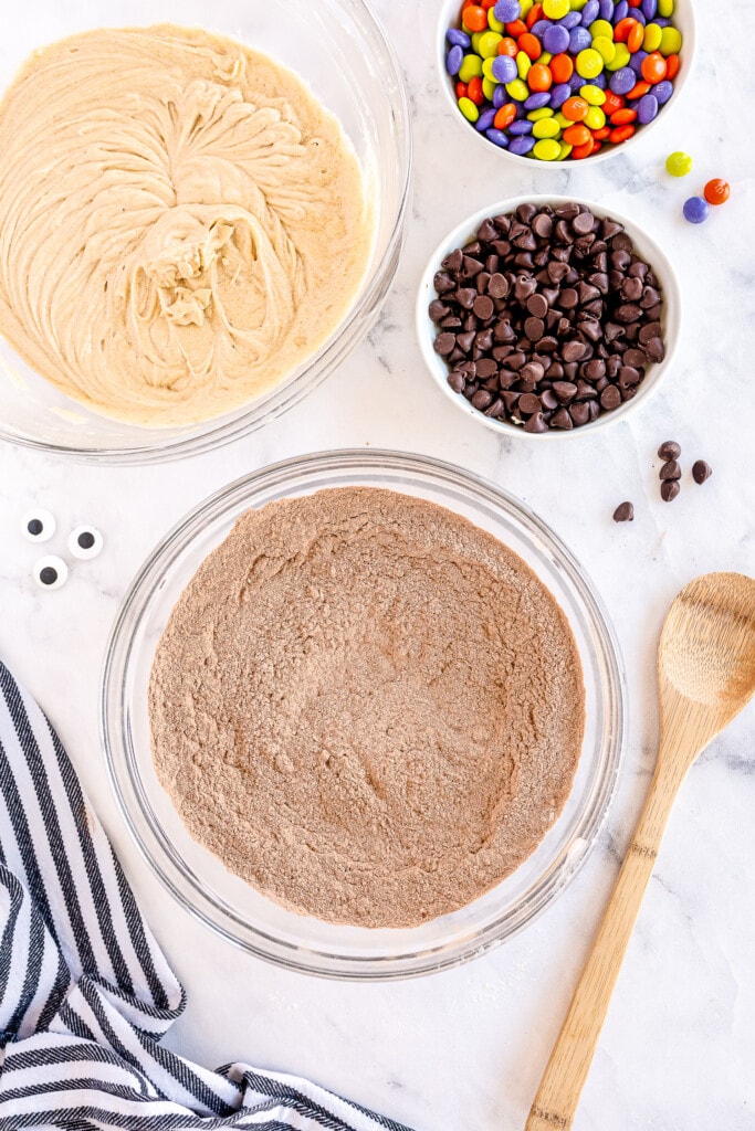 dry ingredients combined for cookie dough