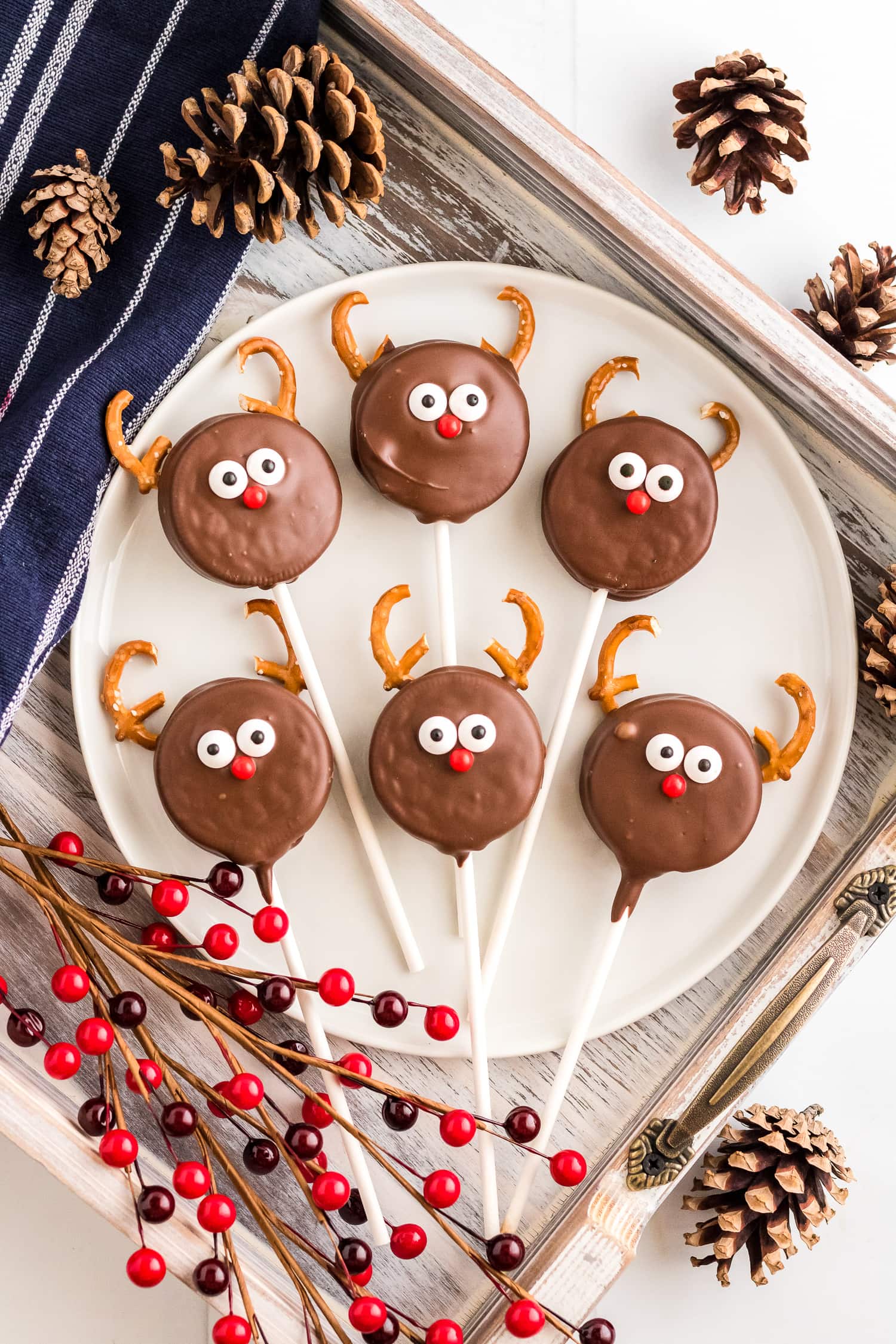 White plate with Reindeer Oreo Pops