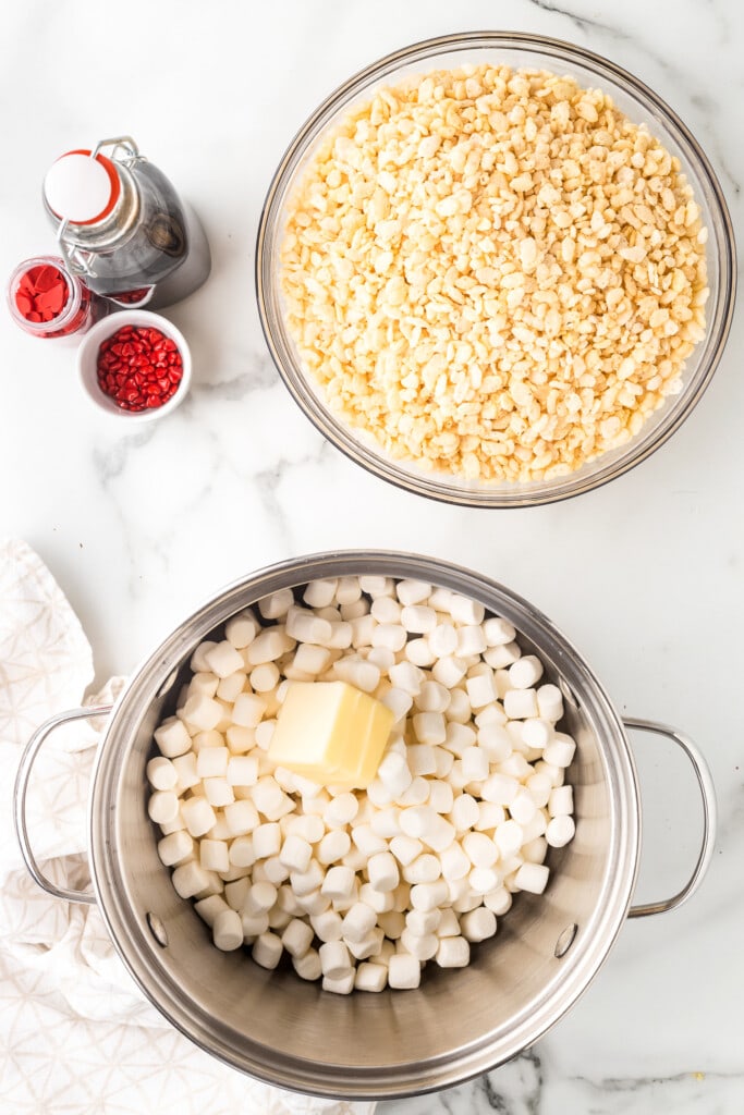 Bowl with mini marshmallows and butter