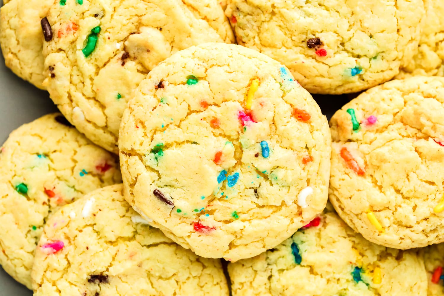 Close up image of cake mix cookies