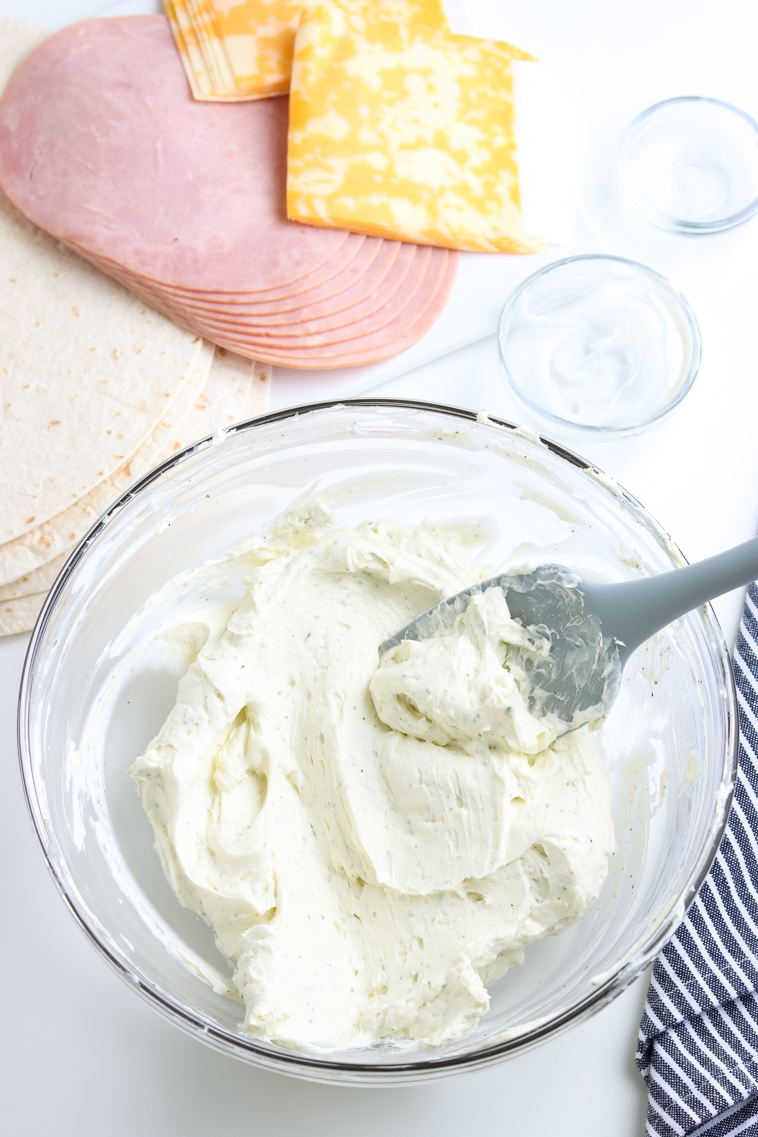 Cream cheese mixture for ham rollups