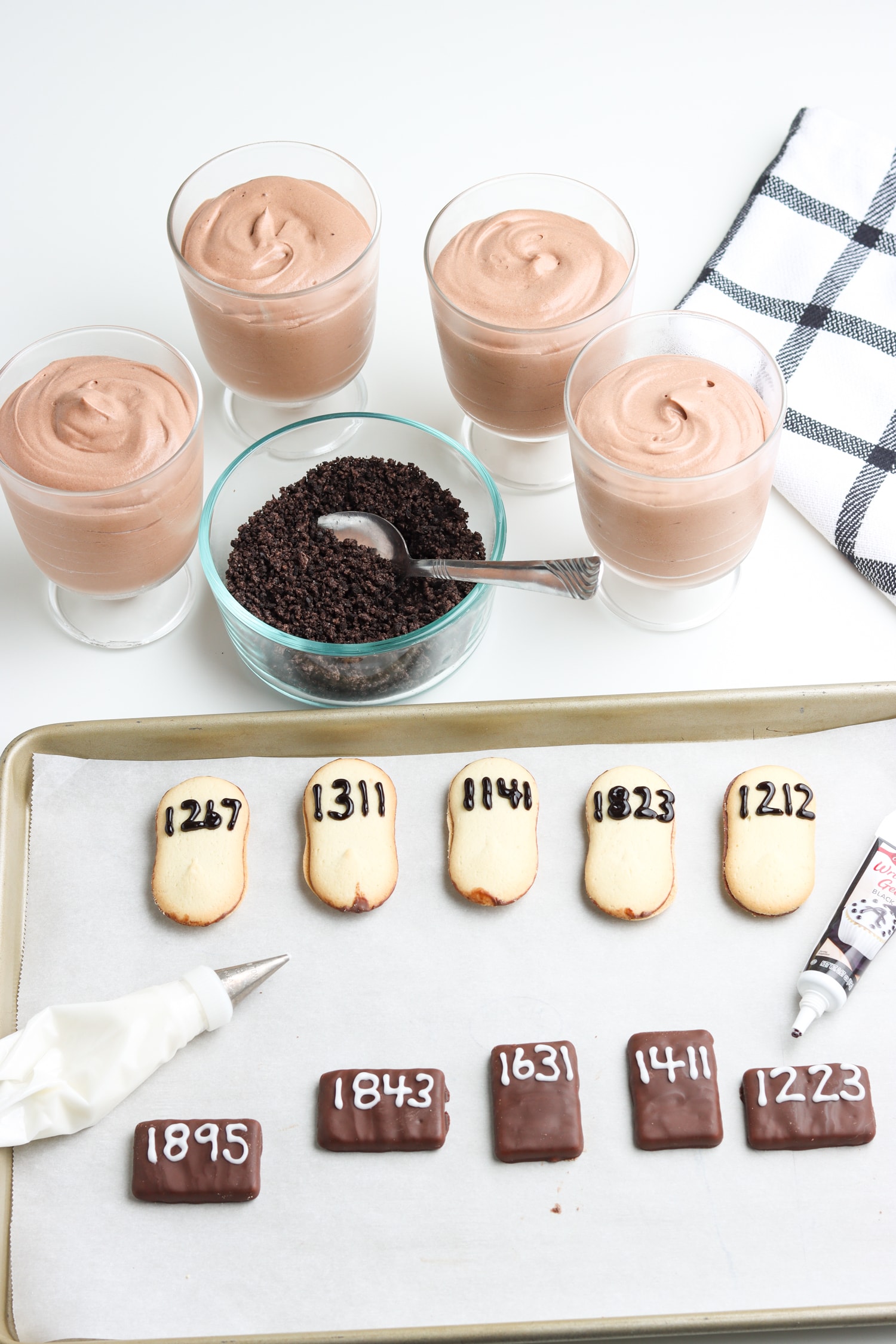 Milano cookies with Halloween decorations