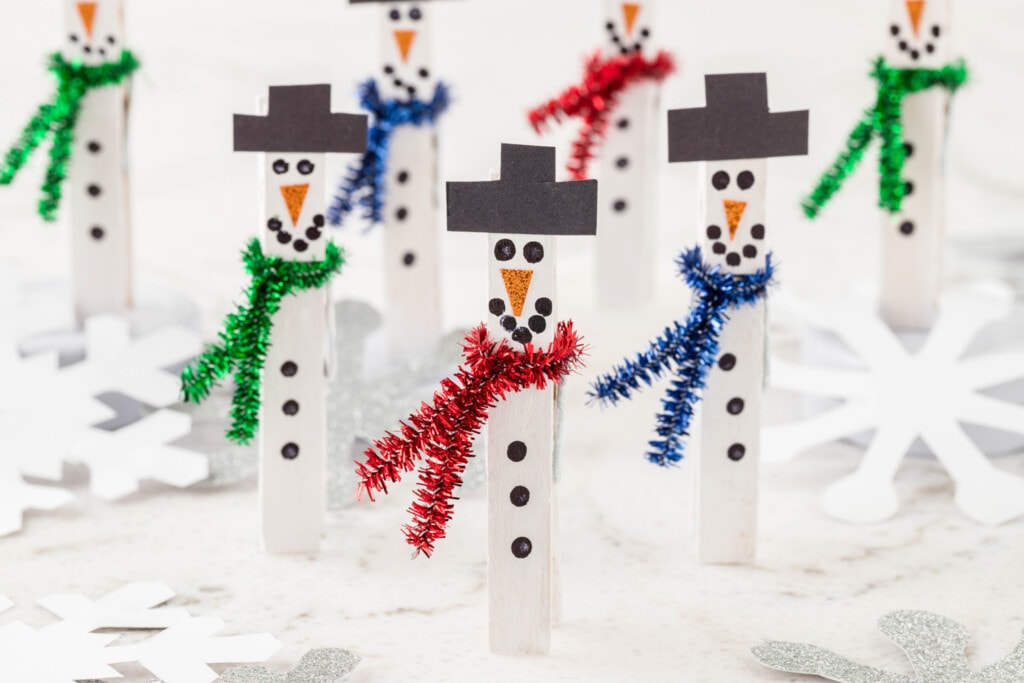 Snowman clothespin craft standing up