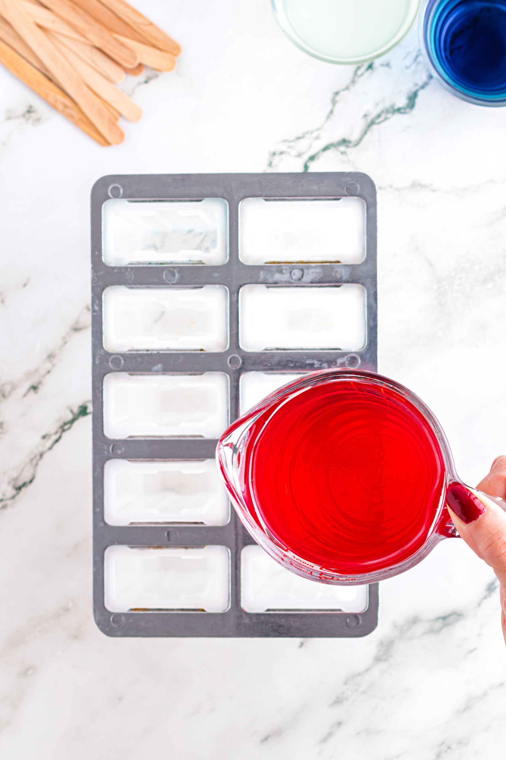 Pour the cranberry juice in the bottom of the mold 1/3 of the way up