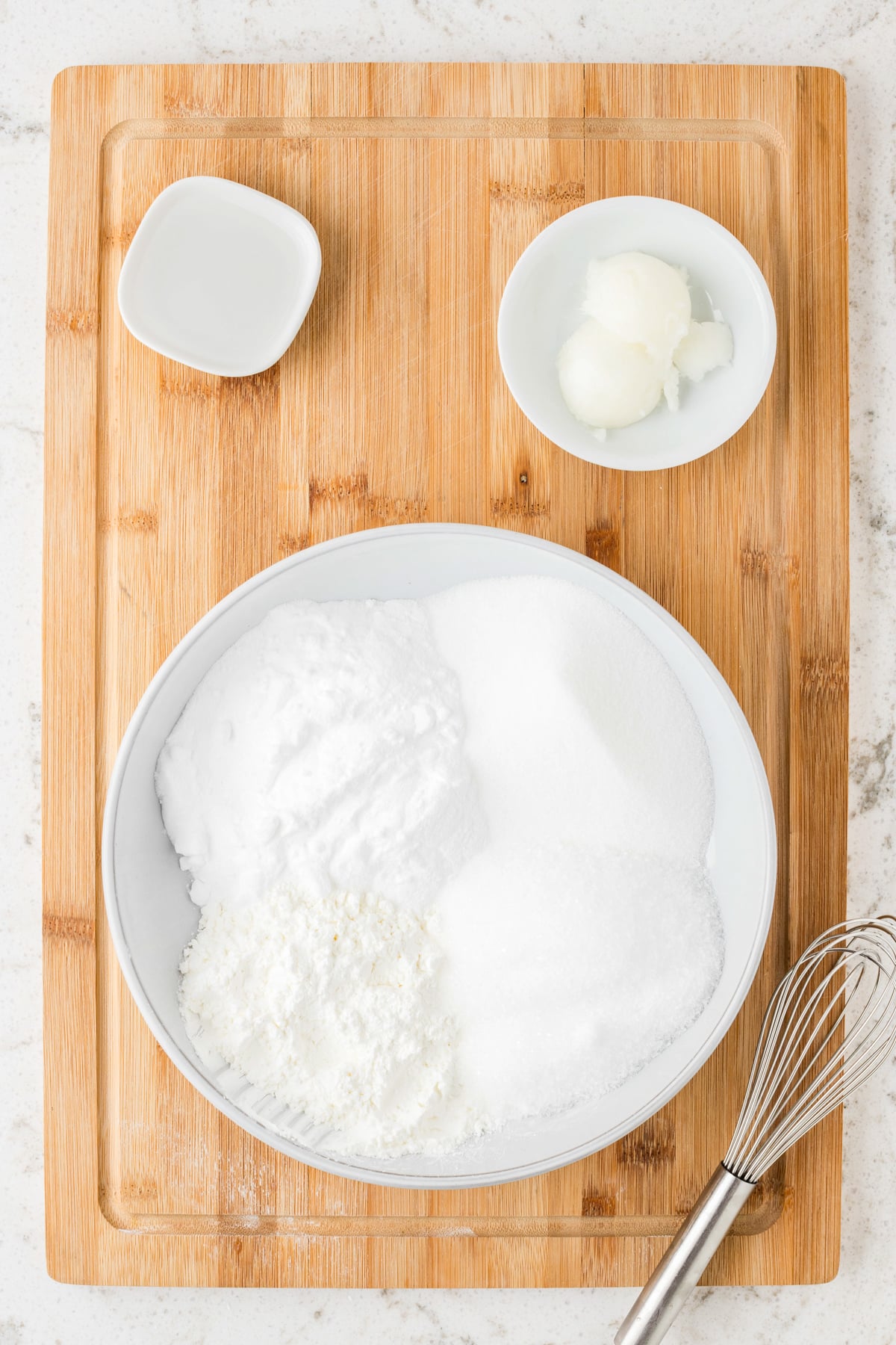 Combine the baking soda, citric acid, cornstarch and epsom salt in a large bowl. Mix together, make sure there are no lumps.
