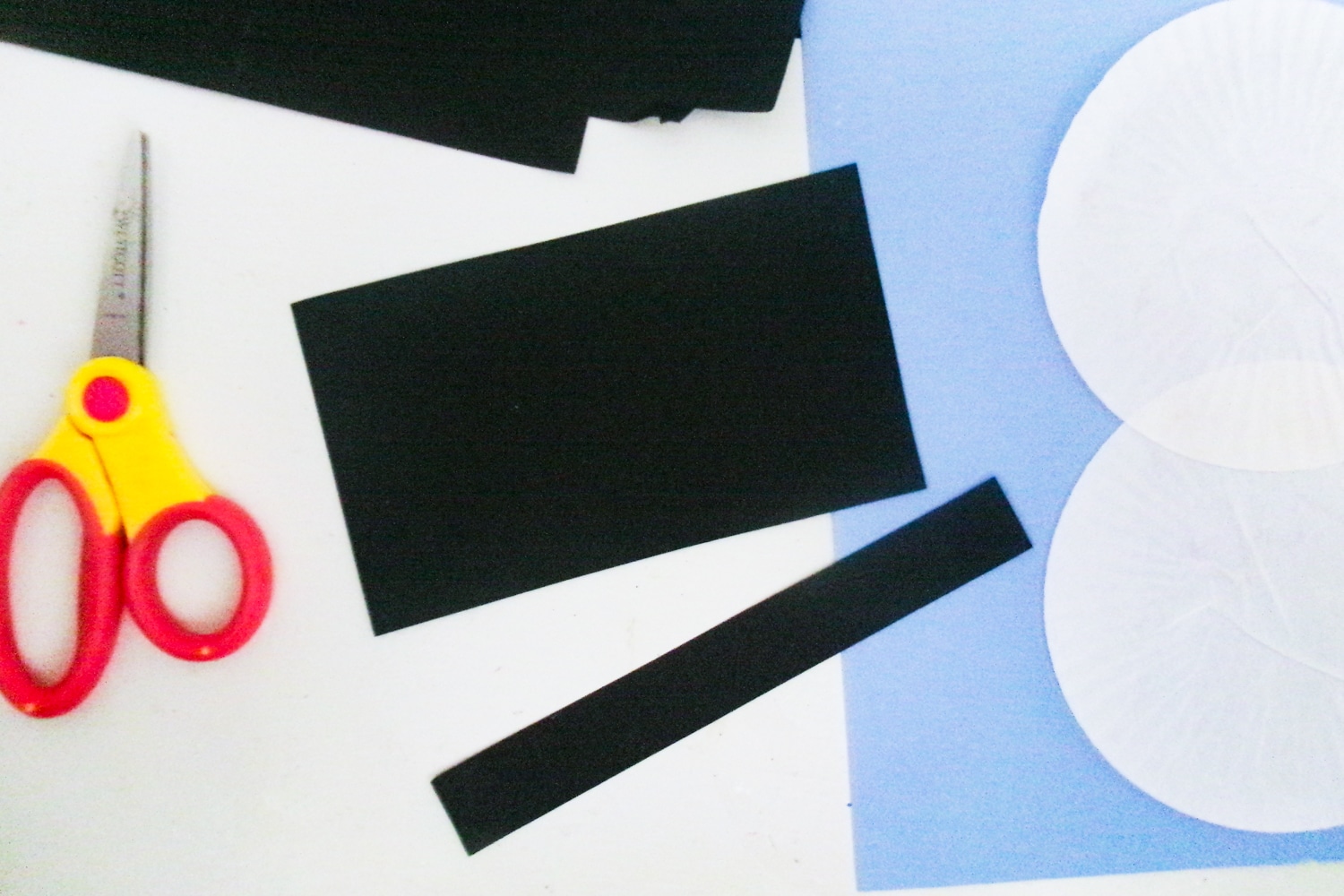 Black paper for snowman hat