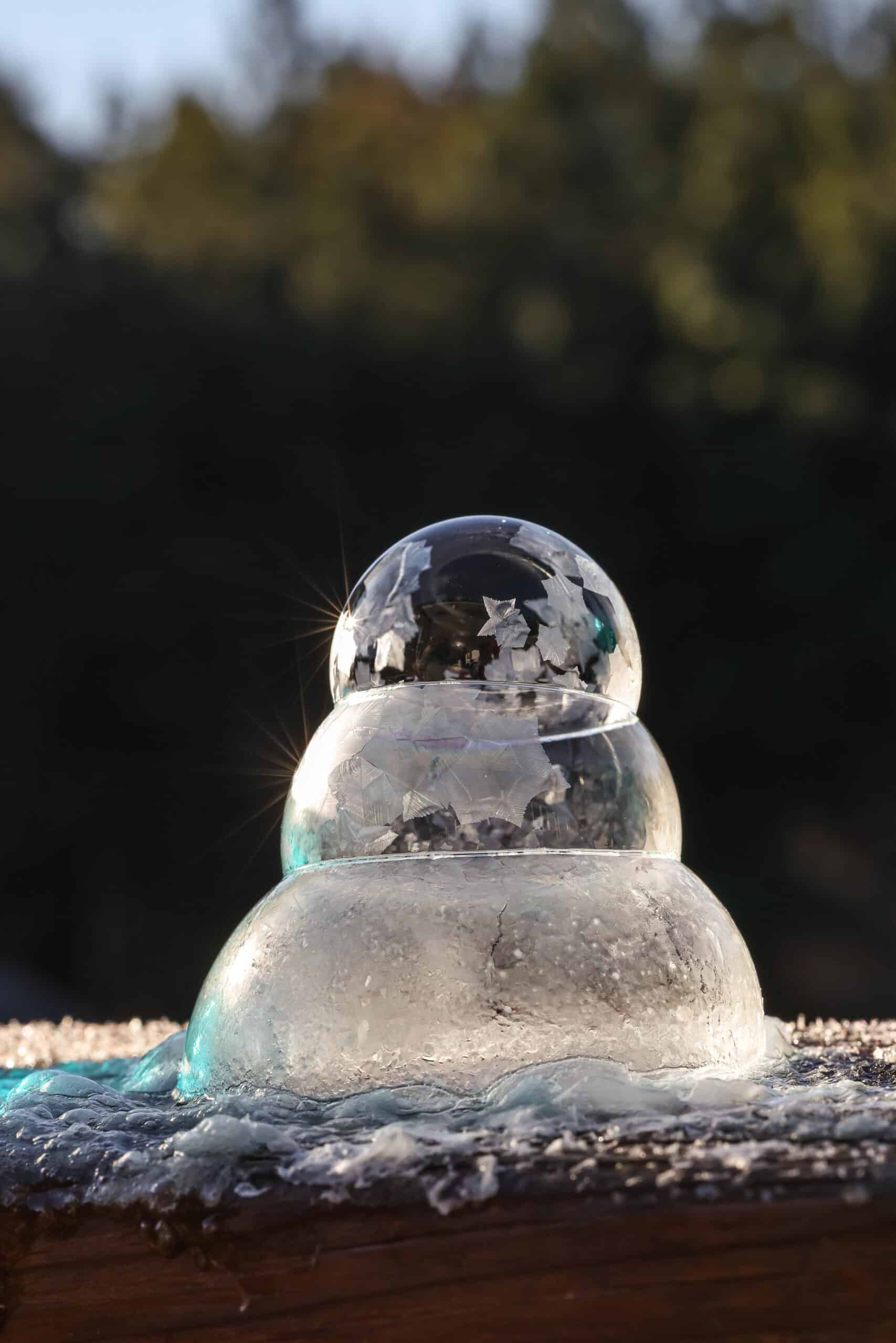 Stack of bubbles one on top of the other to make it look like a snowman.
