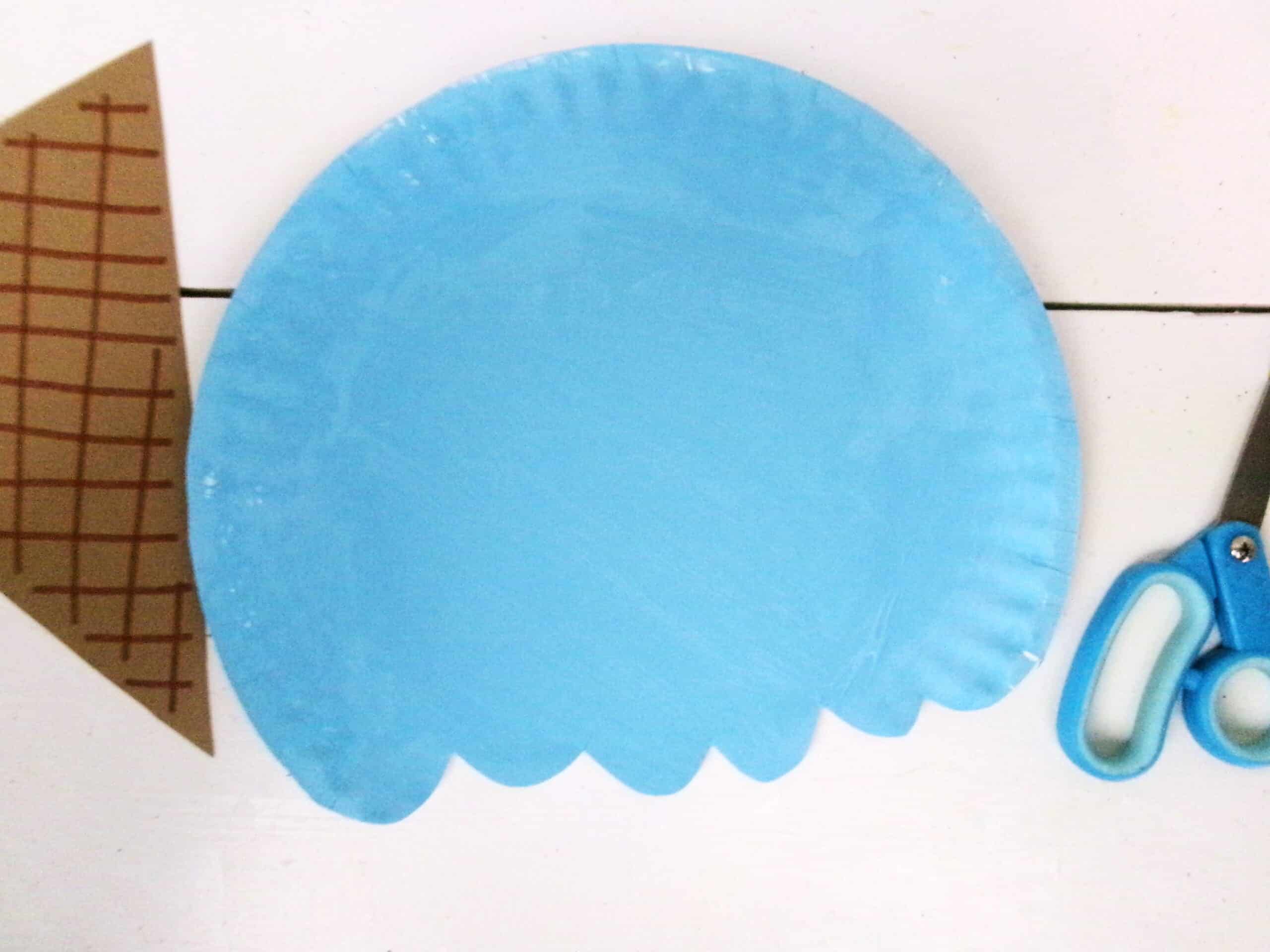 When the paper plate is dry cut the bottom in a wavy pattern.