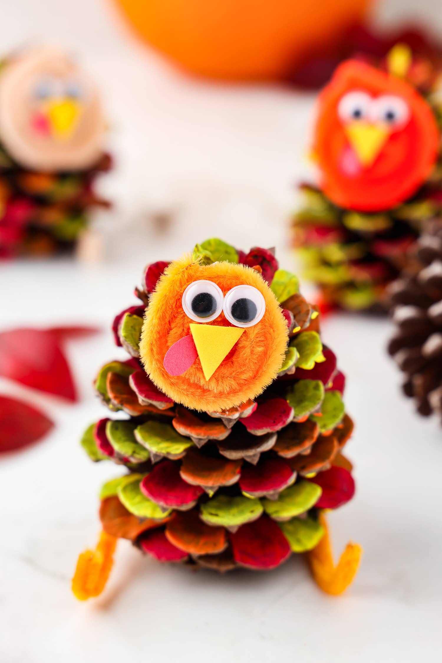 Picture of completed pinecone turkey craft.
